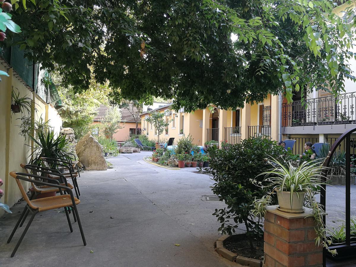 Budapest Garden Hotel บูดาเปสต์ ภายนอก รูปภาพ